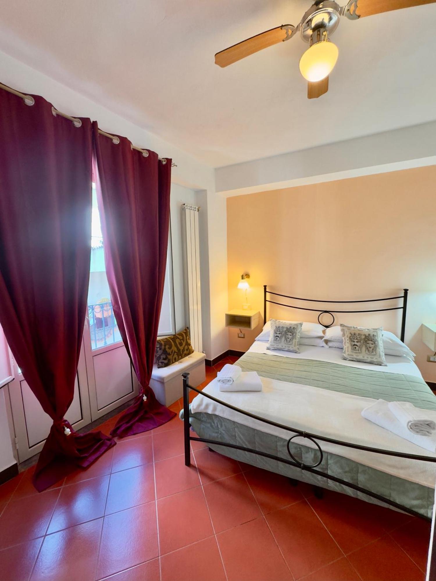 Taormina'S Sun Bed and Breakfast Buitenkant foto